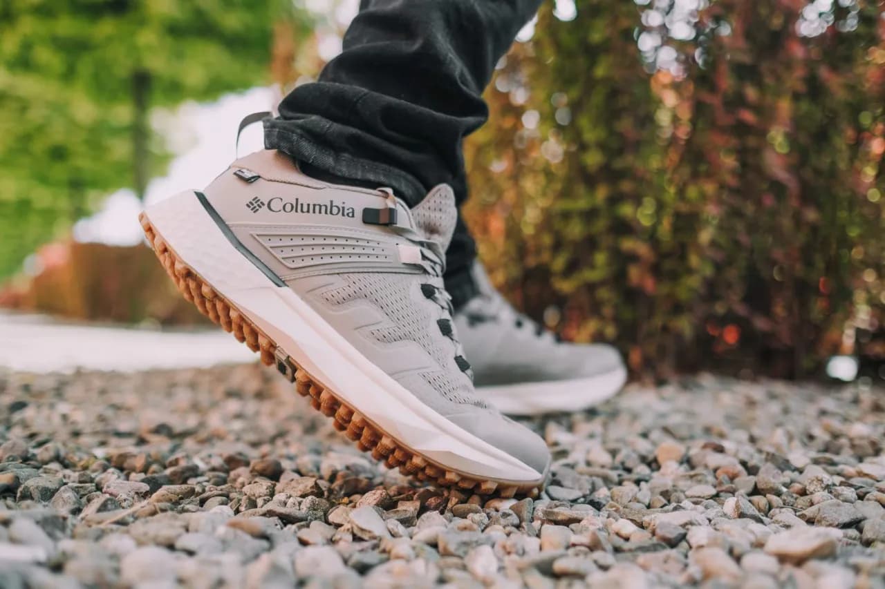 Jakie buty trekkingowe damskie wybrać, by uniknąć niekomfortowych wędrówek?